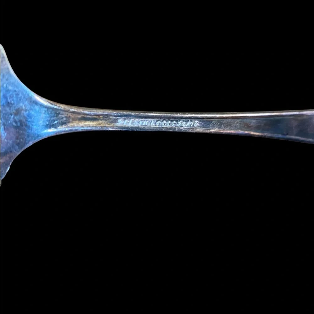 1951 Oneida Prestige Plate DISTINCTION Silverplate - Gravy Ladle 7 1/8